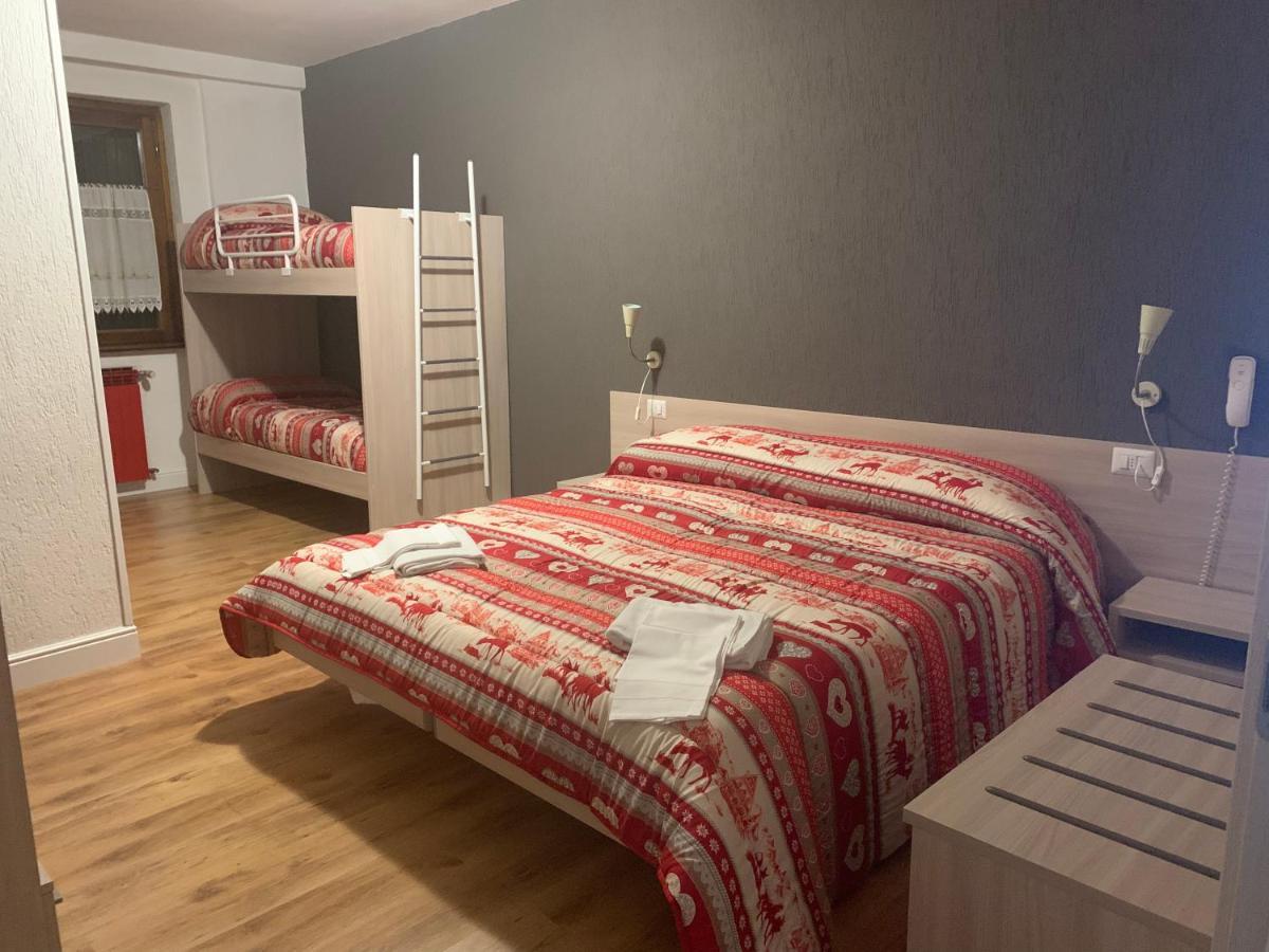 Hotel Valled'Oro Borno Luaran gambar